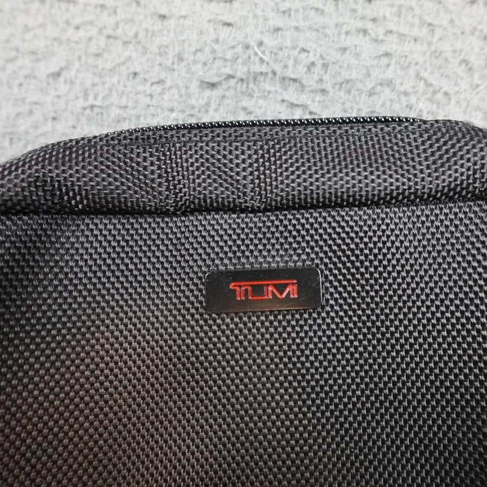 Tumi Travel Pouch Black Amenity Toiletry Cosmetic Bag Organizer Delta Airlines